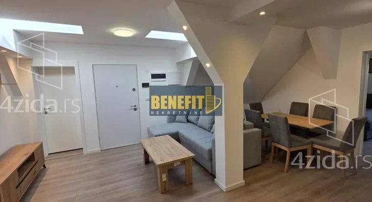 Četvoroiposoban stan | 4zida