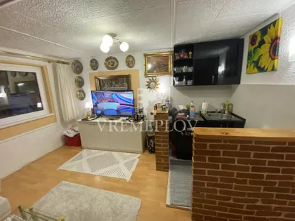 Milana Žečara | 4zida.rs