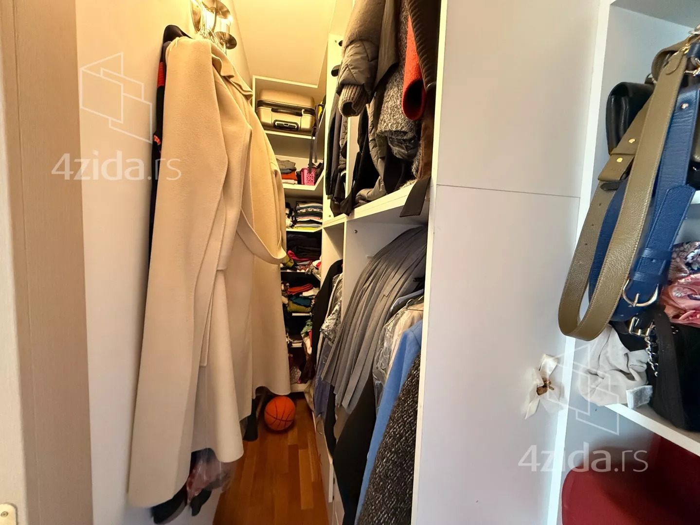 Petosoban stan | 4zida