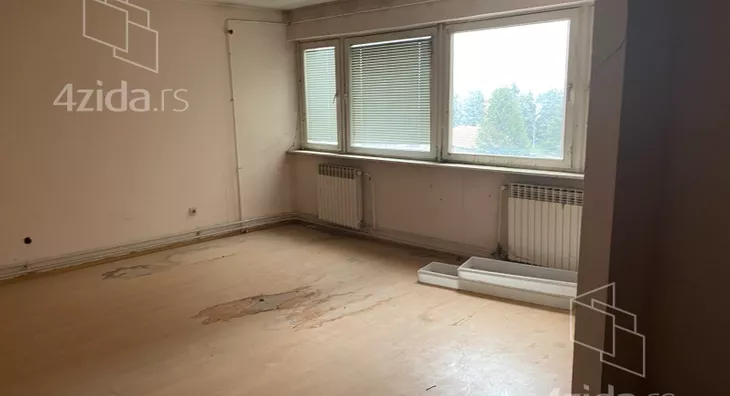 Poslovna zgrada | 4zida