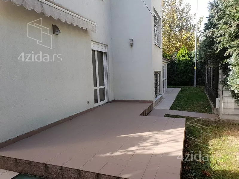 Sedmosoban stan | 4zida