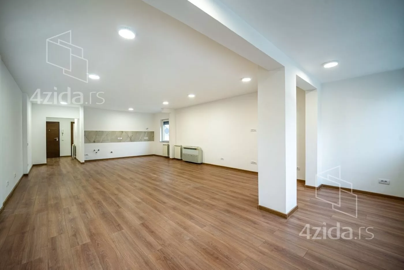 Četvoroiposoban stan | 4zida