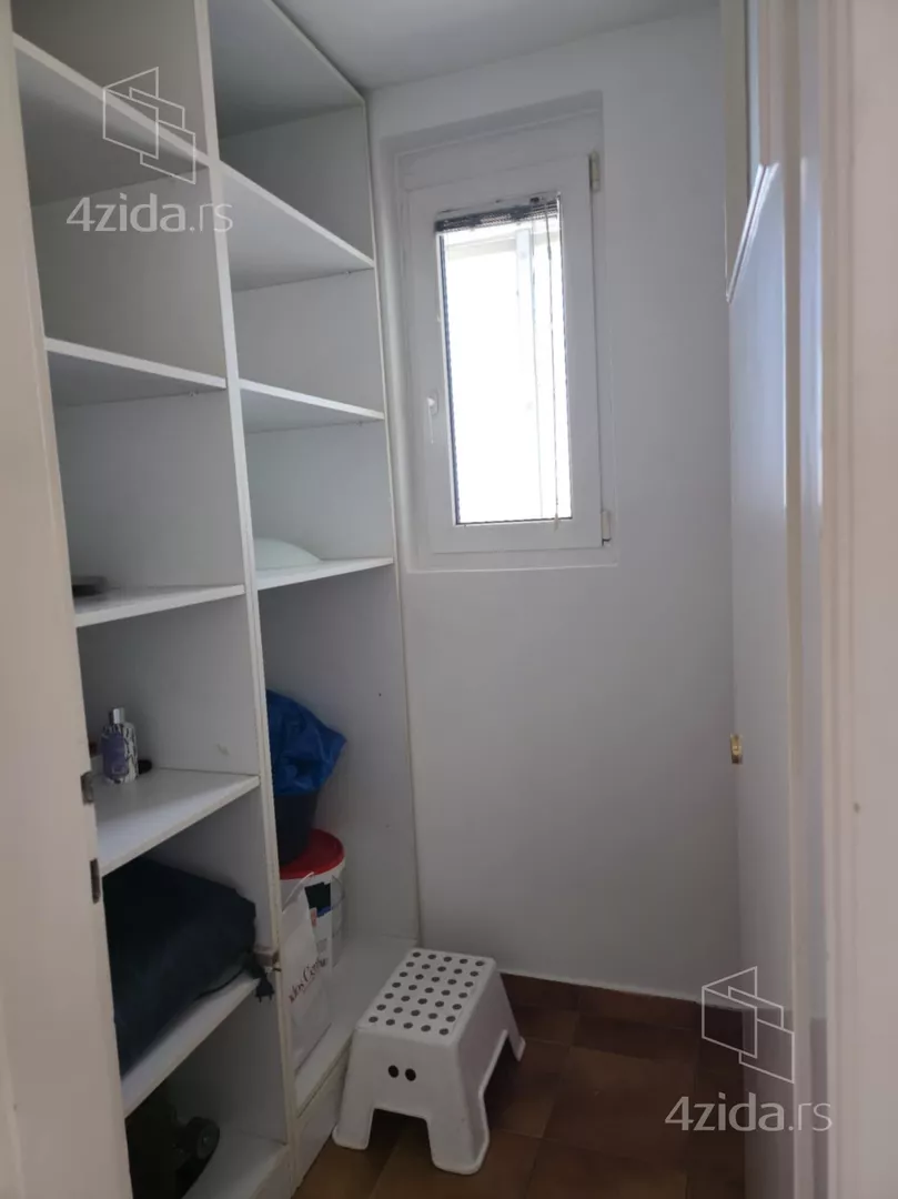 Šestosoban stan | 4zida