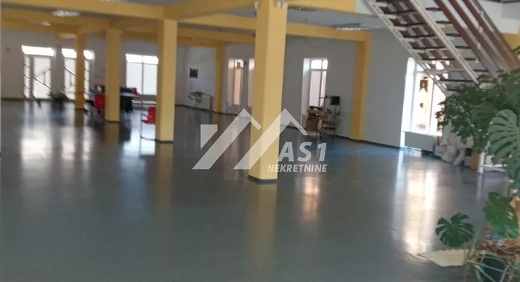 Poslovna zgrada | 4zida