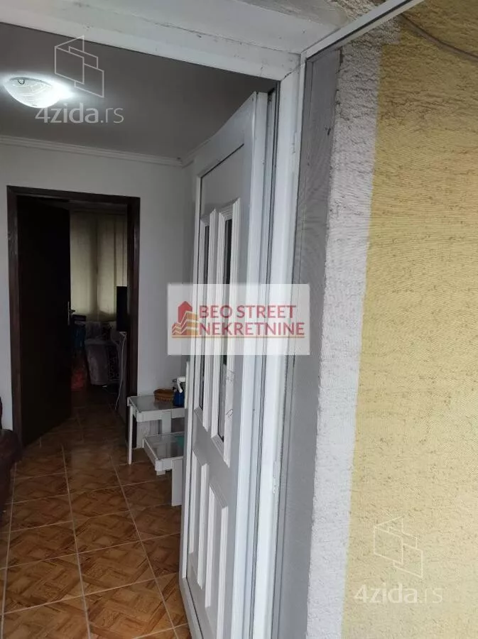 Poslovna zgrada | 4zida