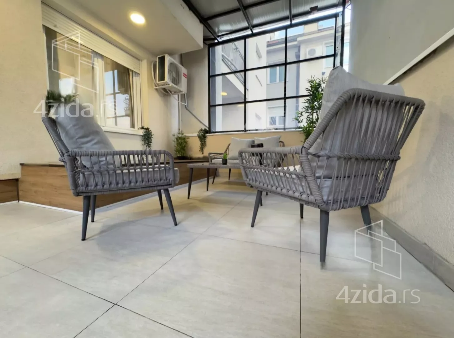 Troiposoban stan | 4zida