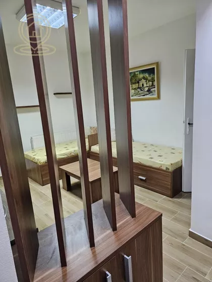 Crveni Pevac | 4zida.rs