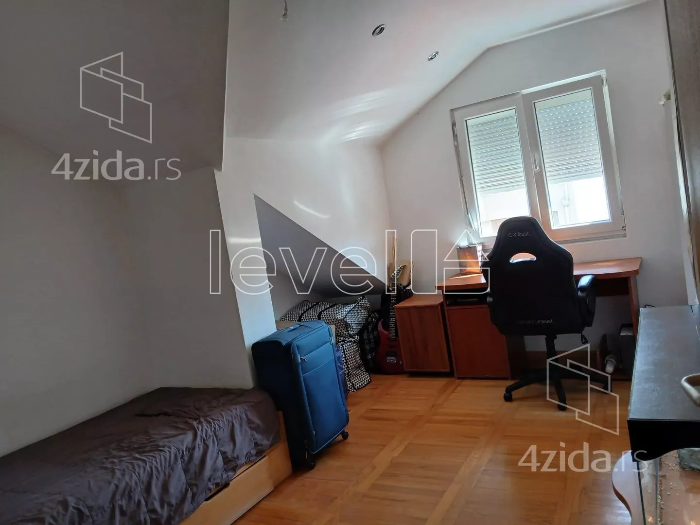 Četvoroiposoban stan | 4zida