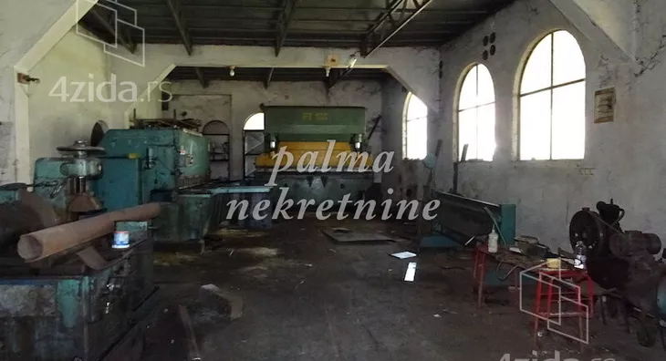 Poslovna zgrada | 4zida