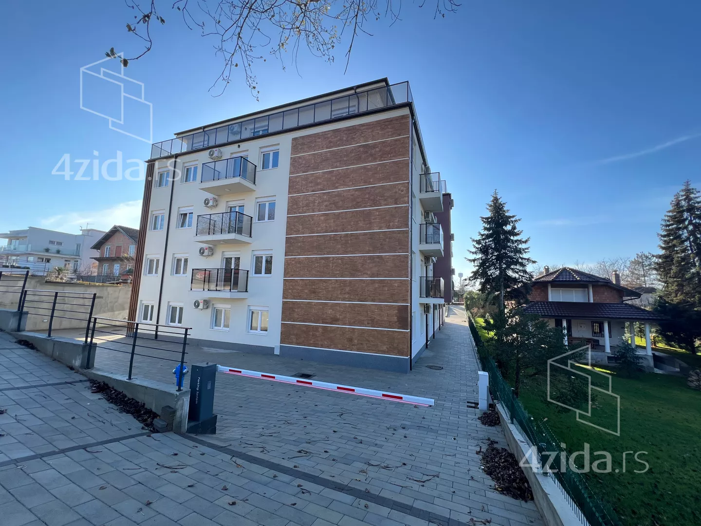 Jednoiposoban stan | 4zida