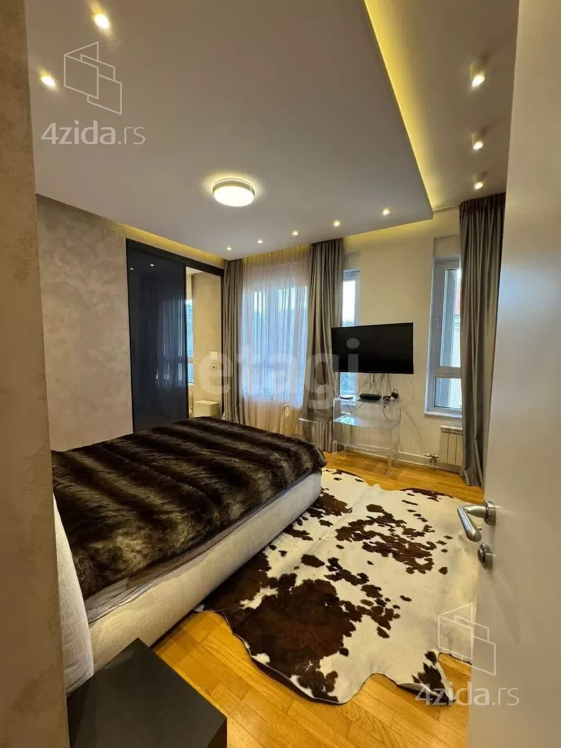 Šestosoban stan | 4zida