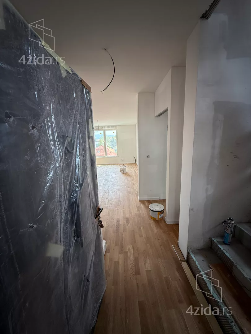 Šestosoban stan | 4zida