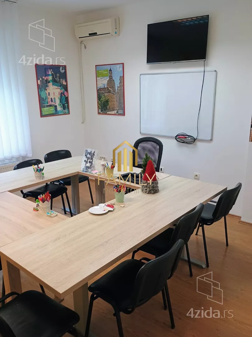 Poslovna zgrada | 4zida
