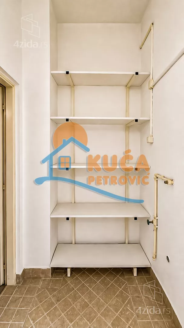 Lokal | 4zida