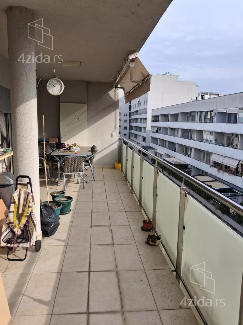 Petosoban stan | 4zida