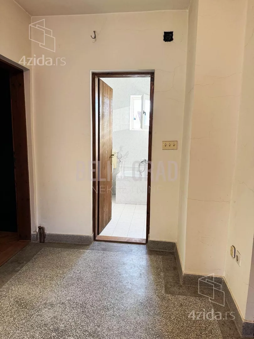 Četvoroiposoban stan | 4zida