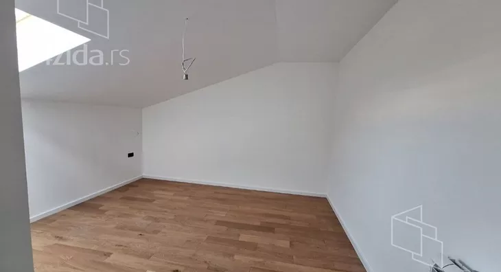 Četvoroiposoban stan | 4zida