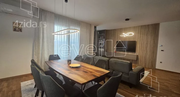 Četvoroiposoban stan | 4zida