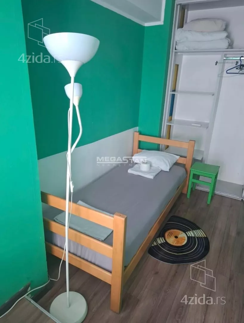Šestoiposoban stan | 4zida