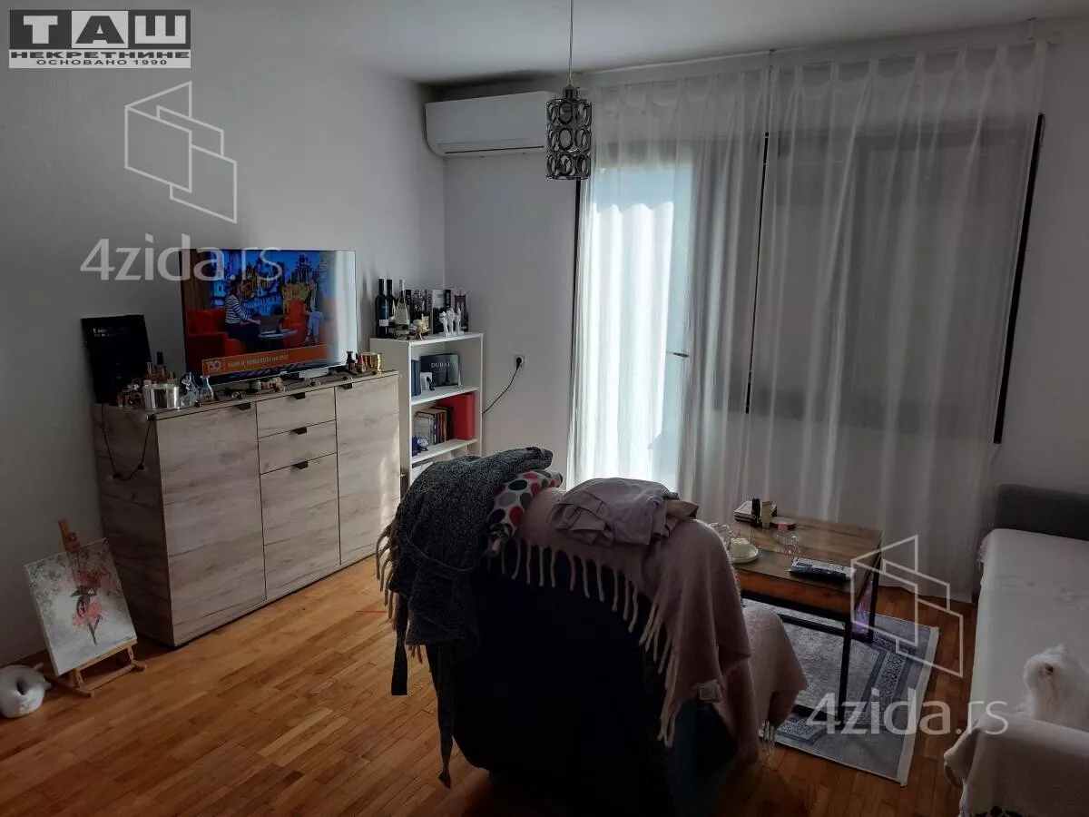 Plac | 4zida
