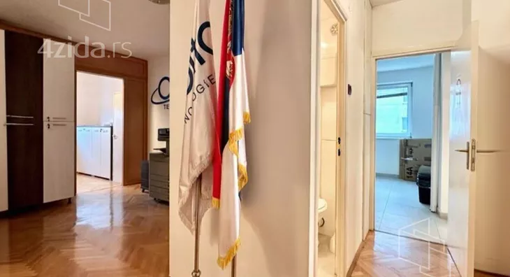 Sedmosoban stan | 4zida