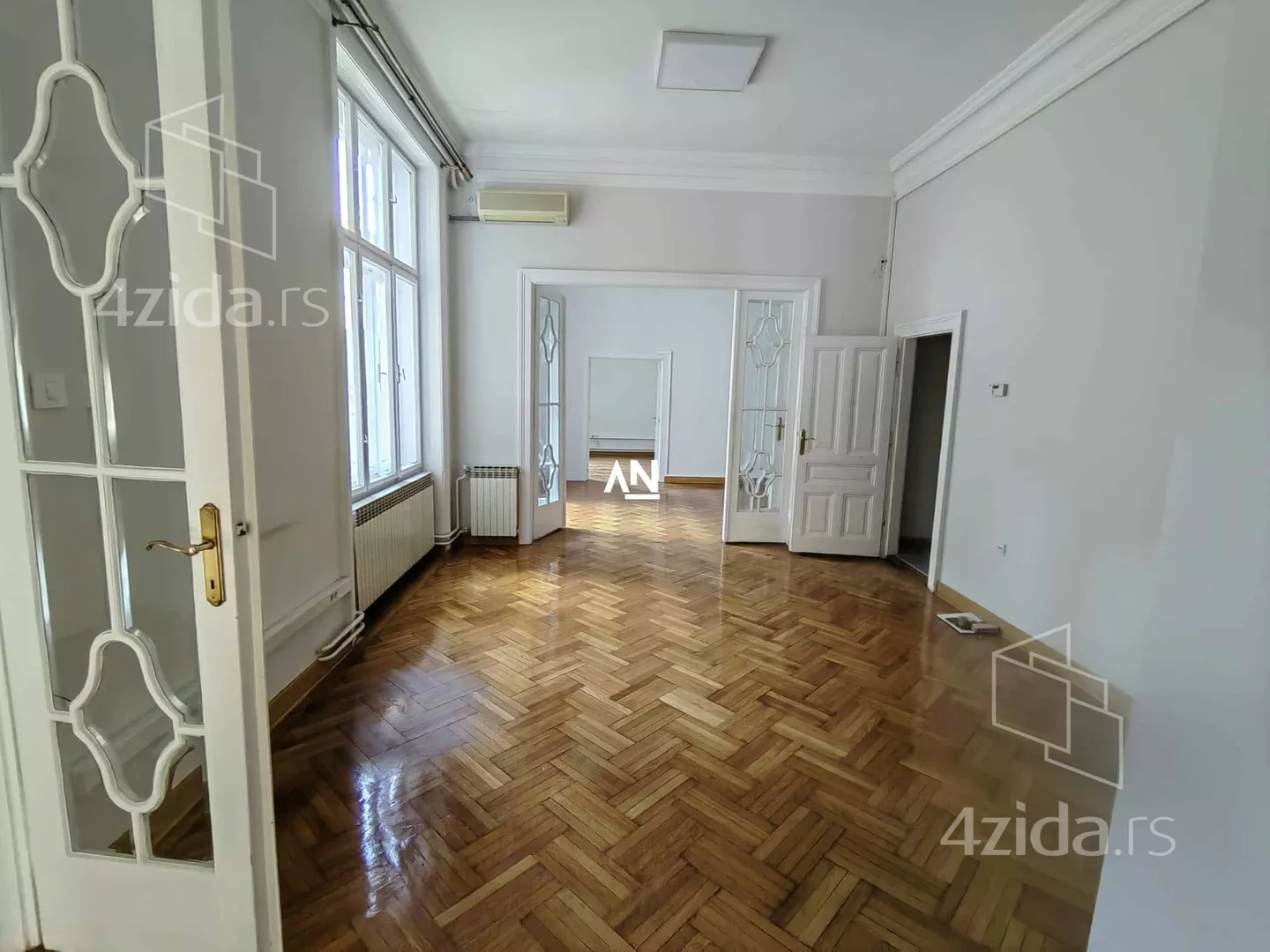 Šestoiposoban stan | 4zida