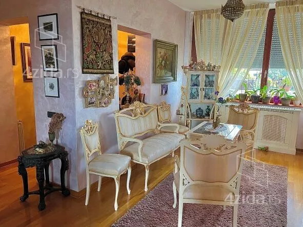 Šestosoban stan | 4zida