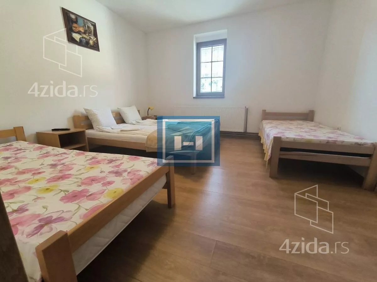 Poslovna zgrada | 4zida