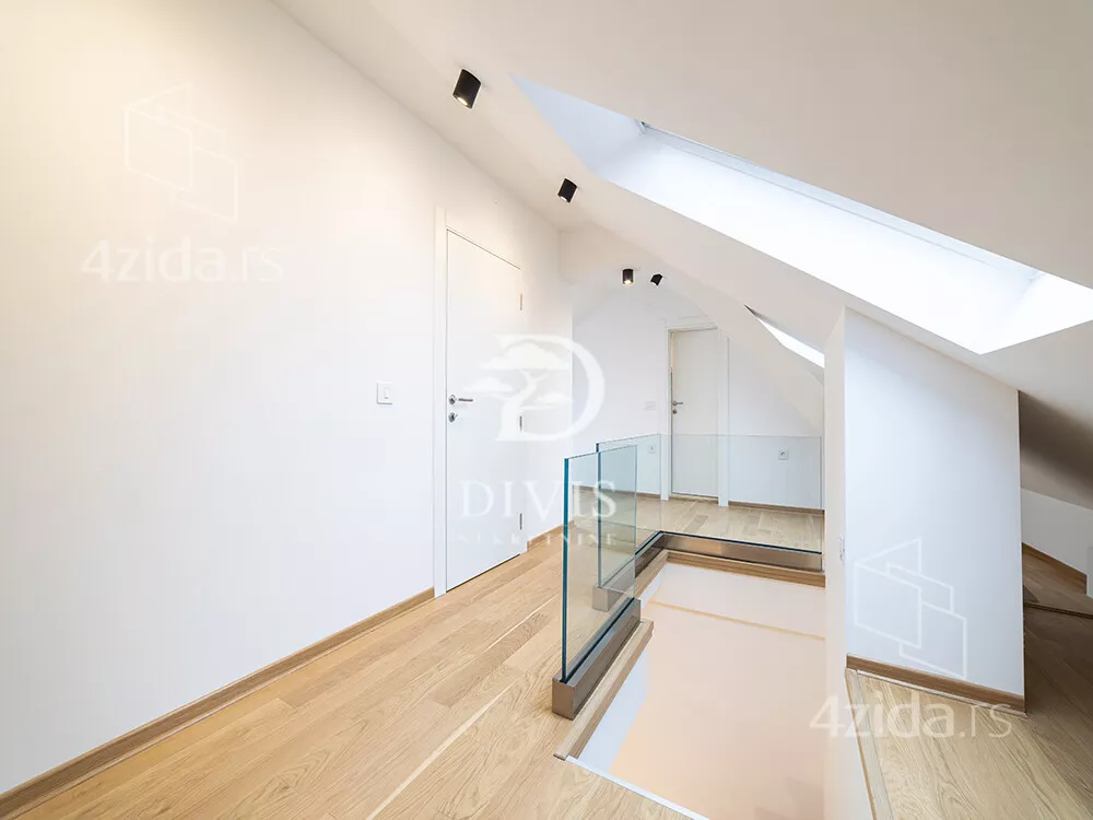 Četvoroiposoban stan | 4zida