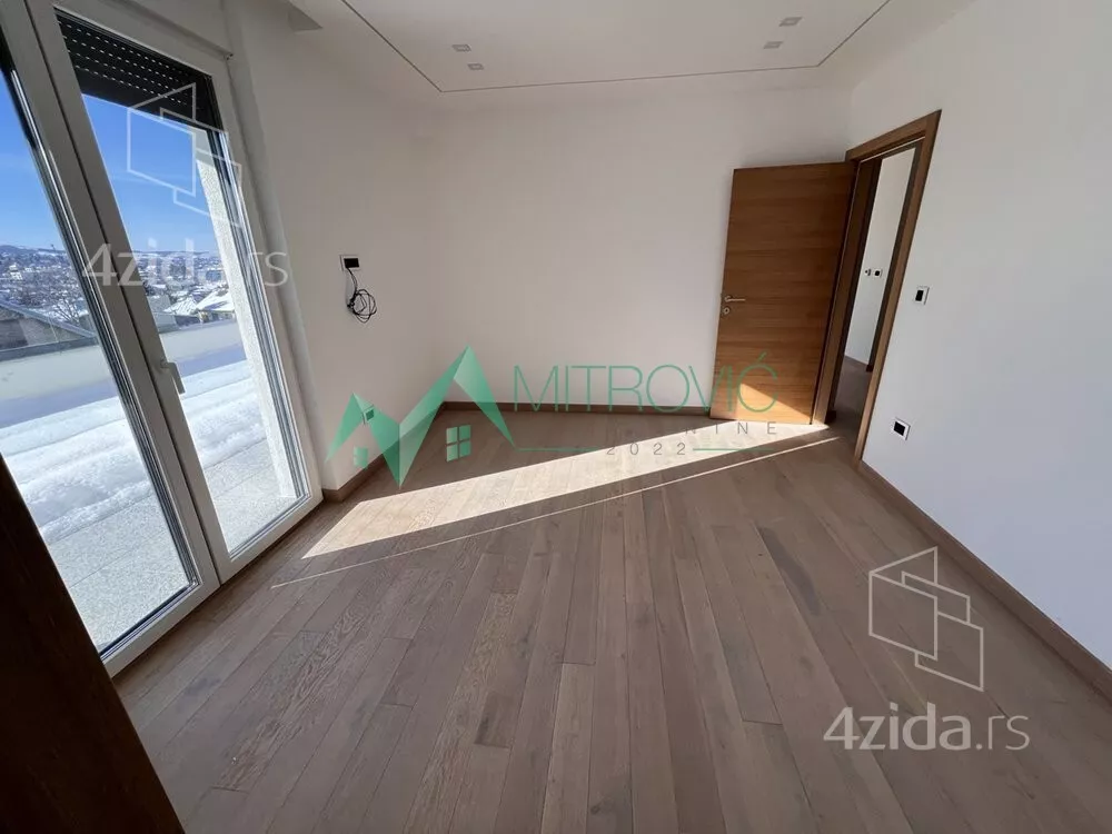 Šestosoban stan | 4zida