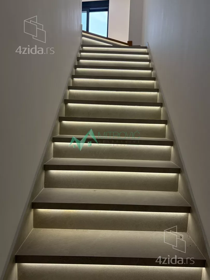 Četvoroiposoban stan | 4zida