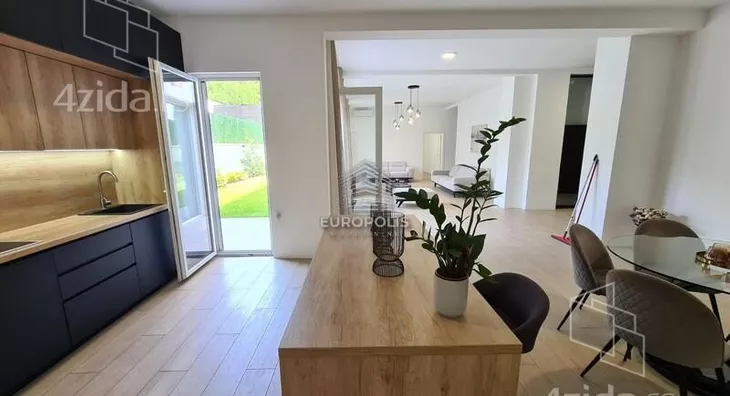 Šestosoban stan | 4zida