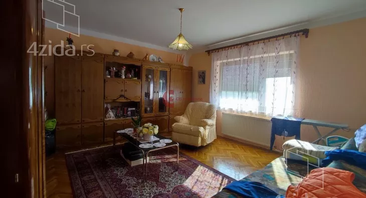 Poslovna zgrada | 4zida