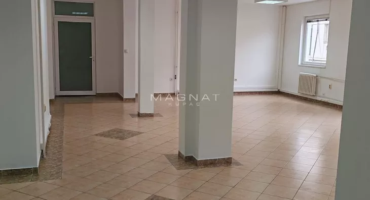 Poslovna zgrada | 4zida