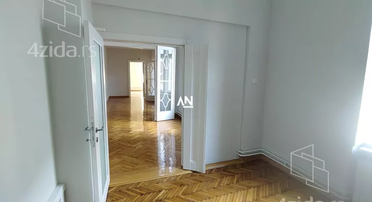 Šestoiposoban stan | 4zida