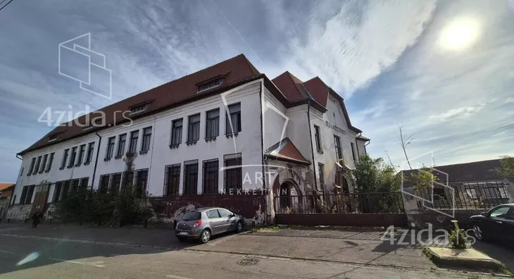 Poslovna zgrada | 4zida