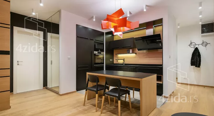 Četvoroiposoban stan | 4zida