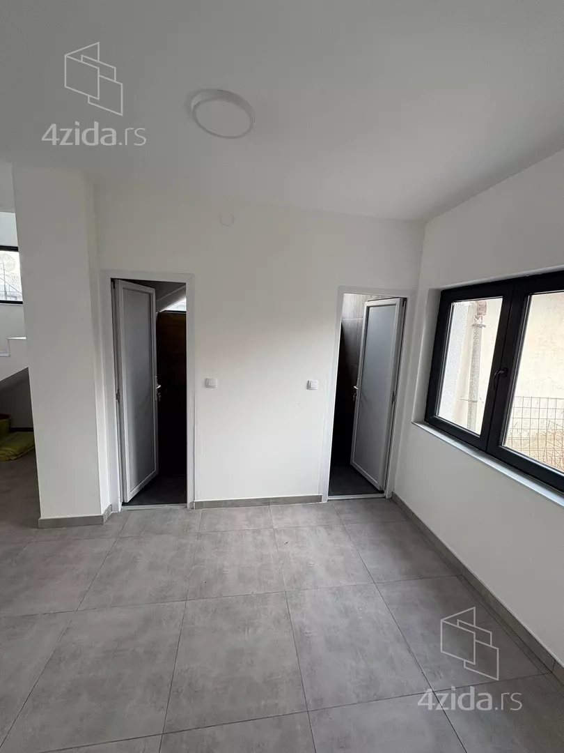 Poslovna zgrada | 4zida