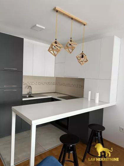 BRAĆE RIBNIKAR | 4zida.rs