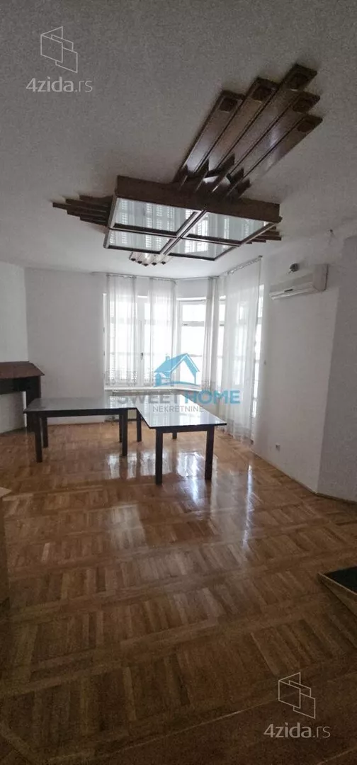 Poslovna zgrada | 4zida