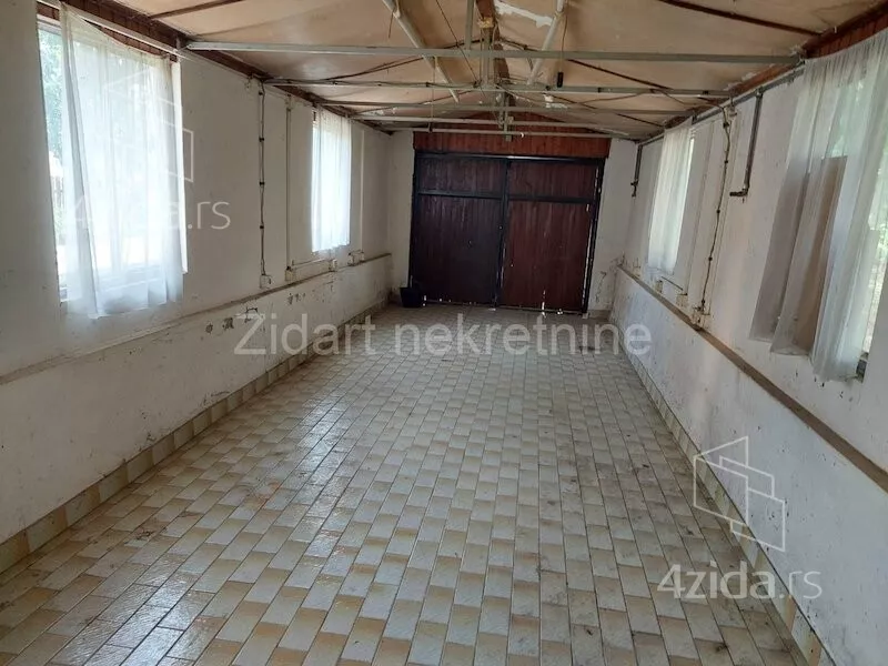 Poslovna zgrada | 4zida