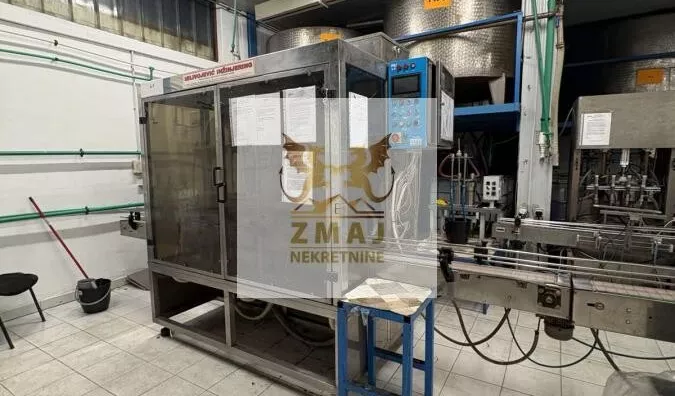 Poslovna zgrada | 4zida