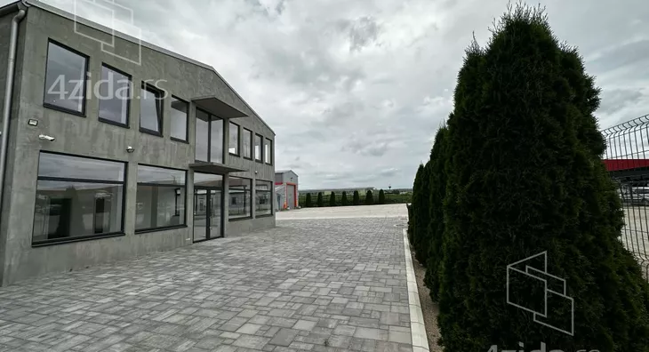 Poslovna zgrada | 4zida