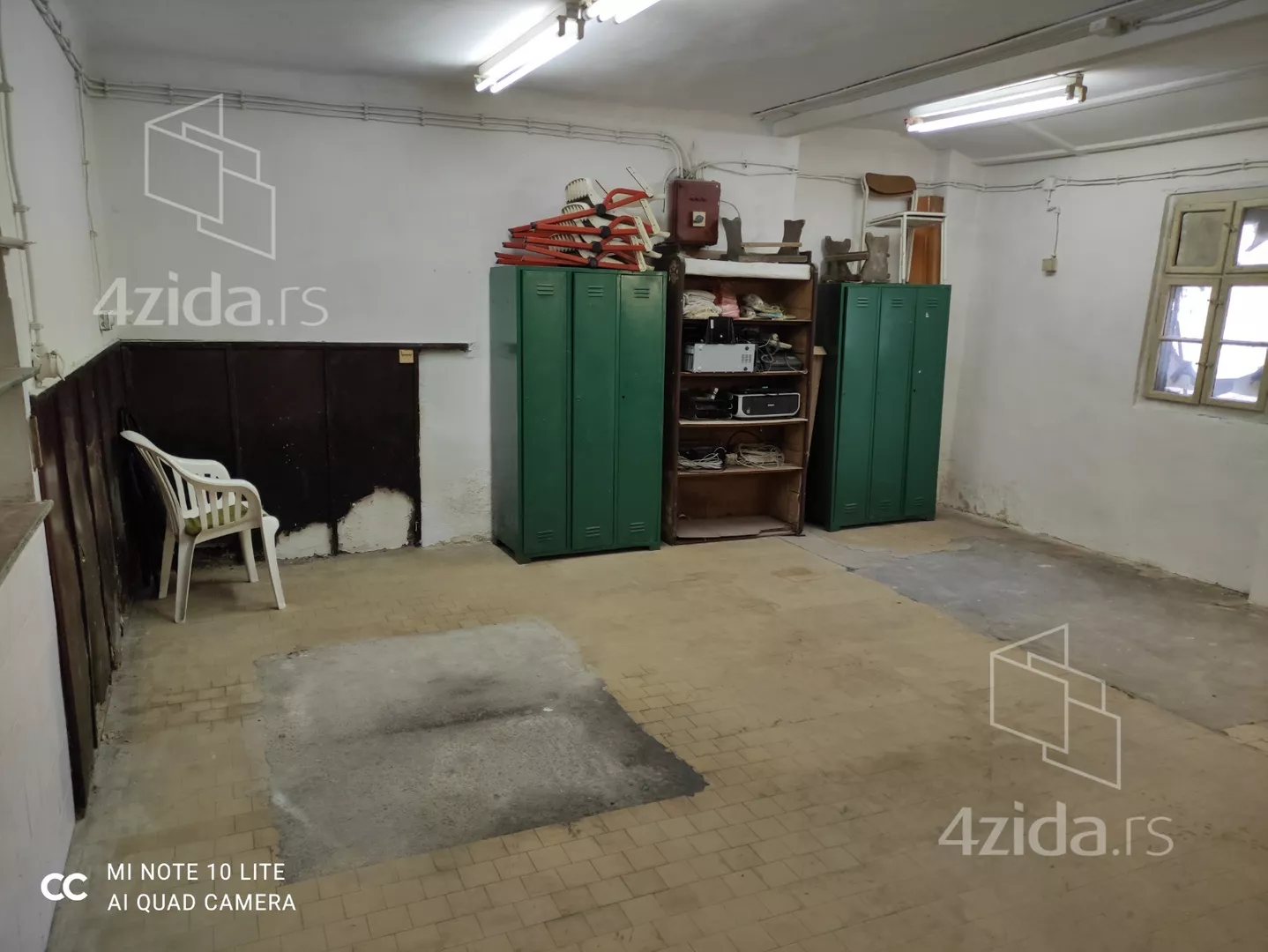 Poslovna zgrada | 4zida