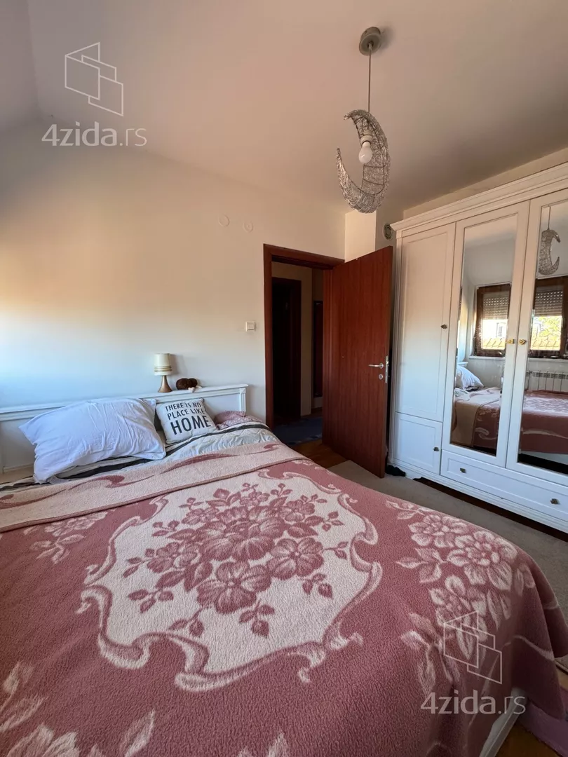 Petoiposoban stan | 4zida