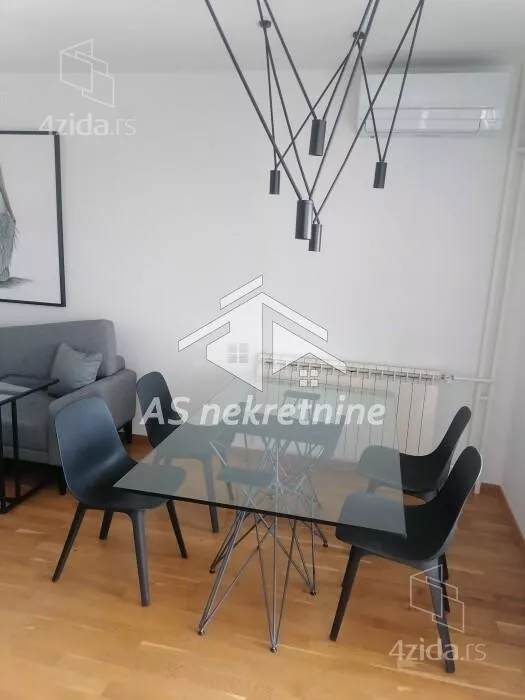 Četvoroiposoban stan | 4zida