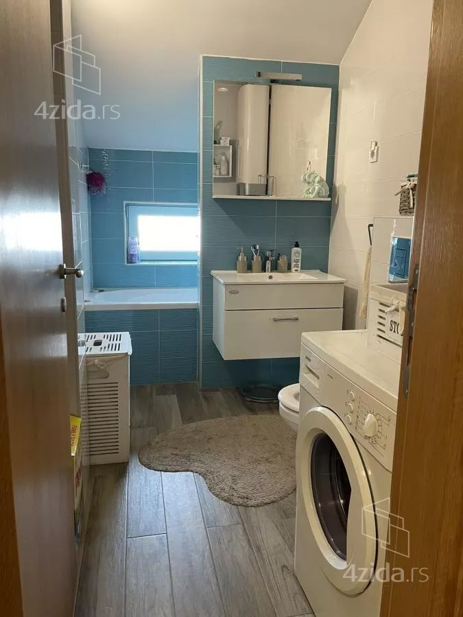 Četvoroiposoban stan | 4zida