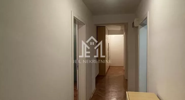 Šestosoban stan | 4zida