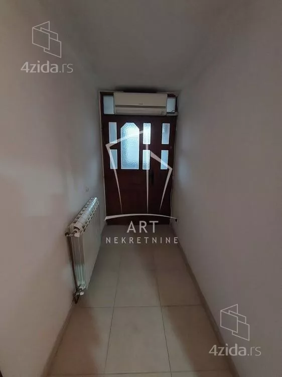 Četvoroiposoban stan | 4zida