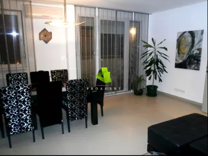 Crveni Pevac | 4zida.rs